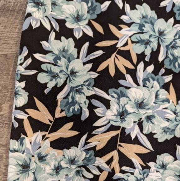 Misguided Floral High Collar Dress - Picture 4 of 4